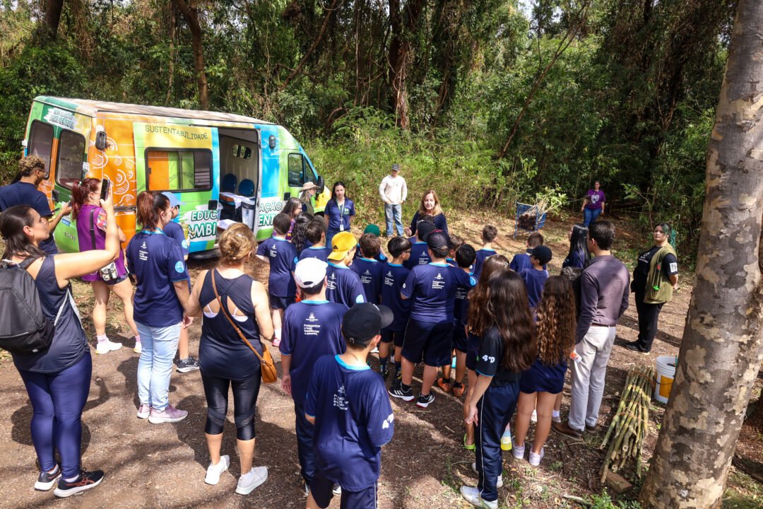 Bosque II recebe plantio de 30 mudas de árvores nativas