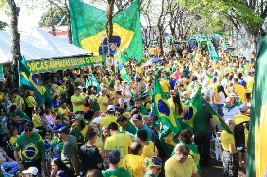 Maringá realiza mega manifestação contra o resultado das eleições, STF e Alexandre de Moraes no feriado da Proclamação