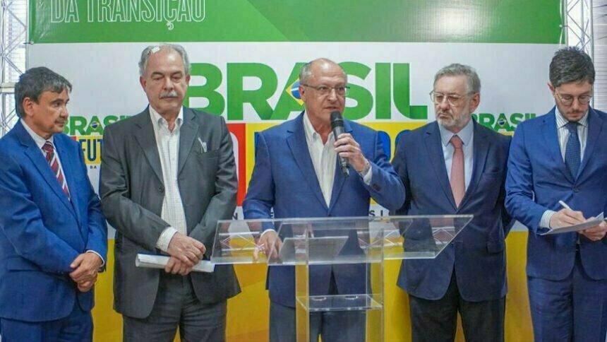 Alckmin anuncia mais de 60 nomes 'a mais' na equipe de transição de lula