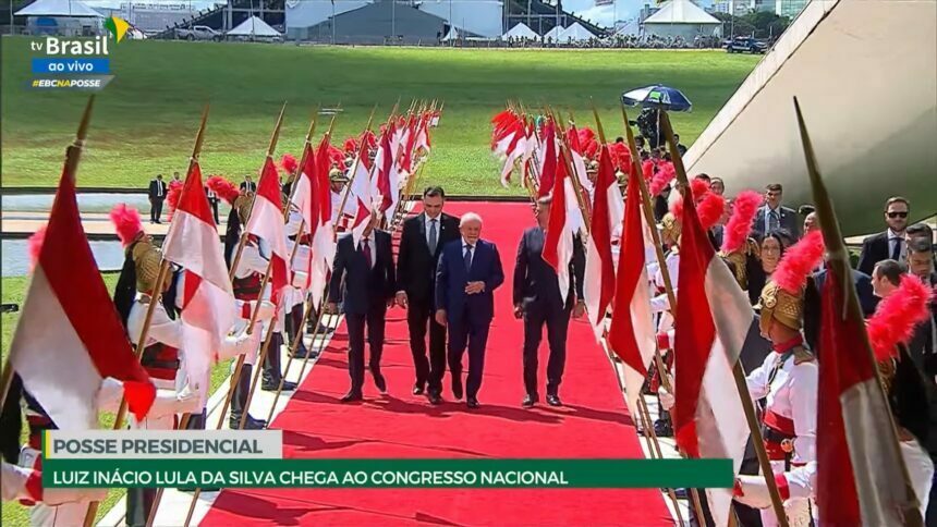 Lula e Alckmin tomam posse