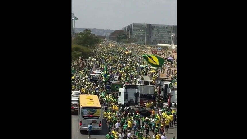 Patriotas de todo o Brasil se mobilizam para irem à Brasília
