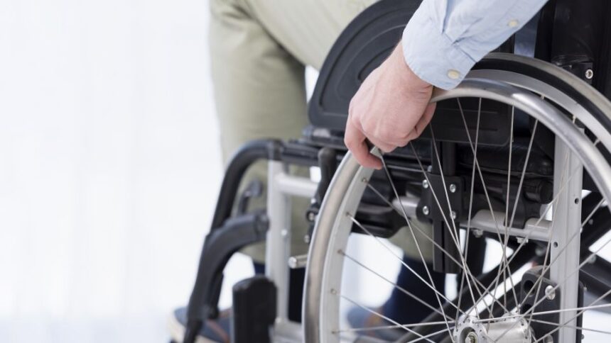 Entrega de 200 cadeiras de rodas pela Prefeitura à ANPR