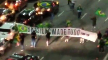 Manifestantes fecham acessos ao Aeroporto de Congonhas em protesto contra Lula