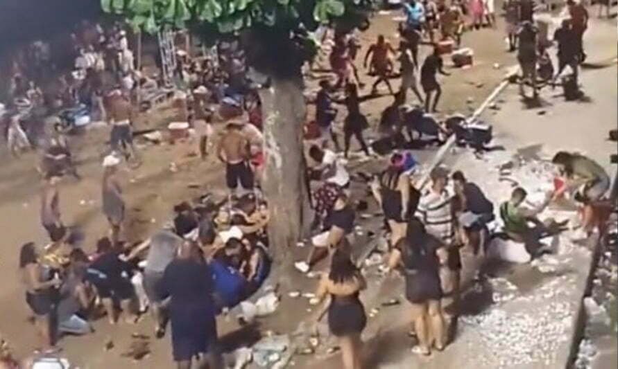 Tiroteio em bloco de carnaval no Rio deixa mulher e criança mortos e vários feridos