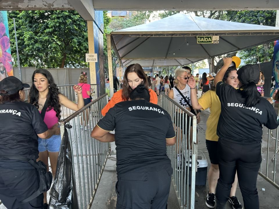 Carnaval de Maringá 2023 reúne cerca de 20 mil pessoas na Vila Olímpica