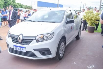 Prefeitura entrega novo veículo e equipamentos eletrônicos à Apae