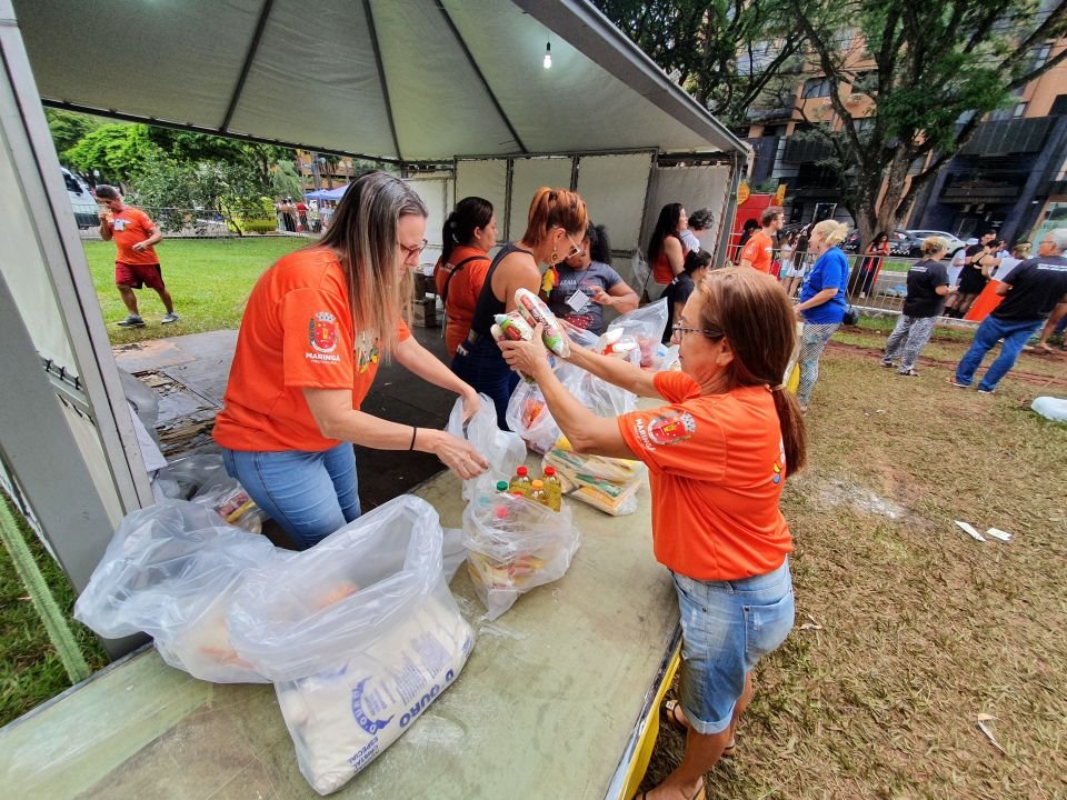 Carnaval de Maringá 2023 reúne cerca de 20 mil pessoas na Vila Olímpica