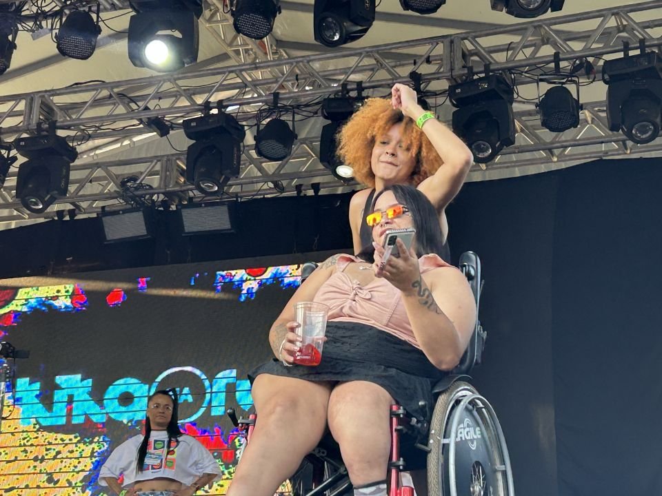 Carnaval de Maringá 2023 reúne cerca de 20 mil pessoas na Vila Olímpica