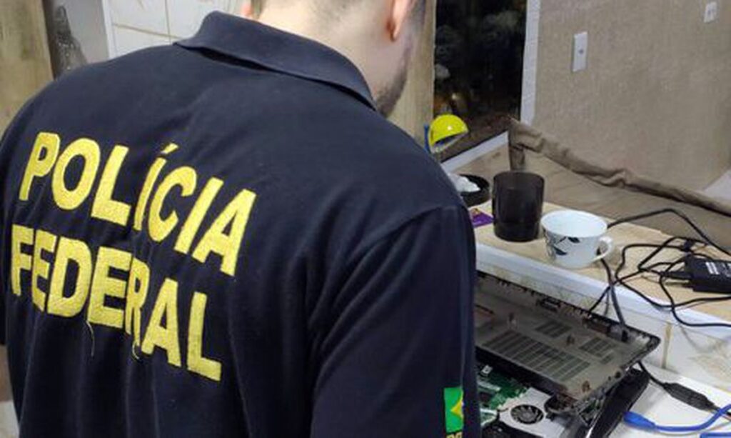 PF faz operação contra falsificação de diplomas de medicina