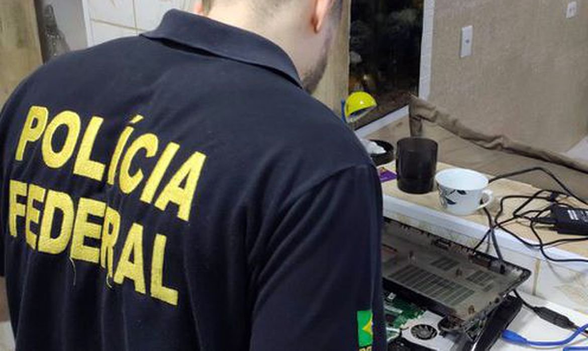 PF faz operação contra falsificação de diplomas de medicina