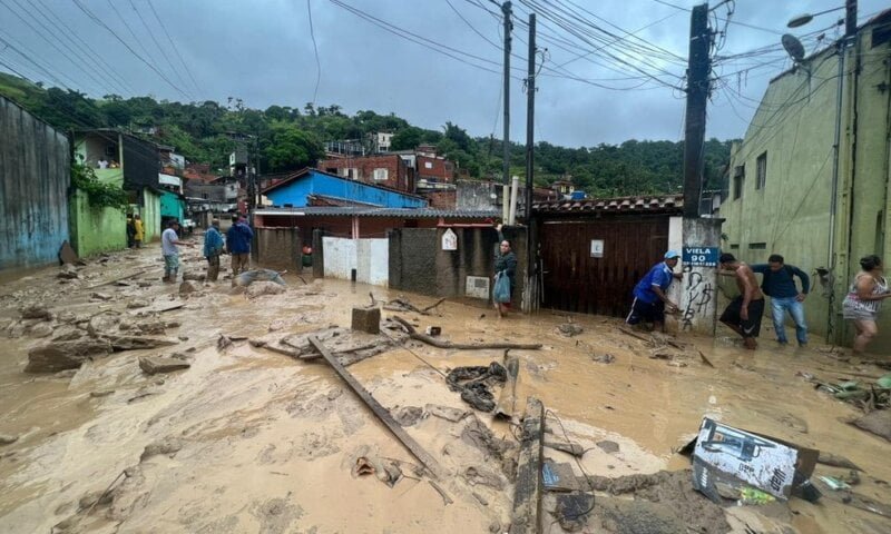 Deslizamento em Ubatuba mata criança