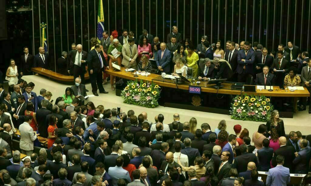 Deputados tomam posse em Brasília
