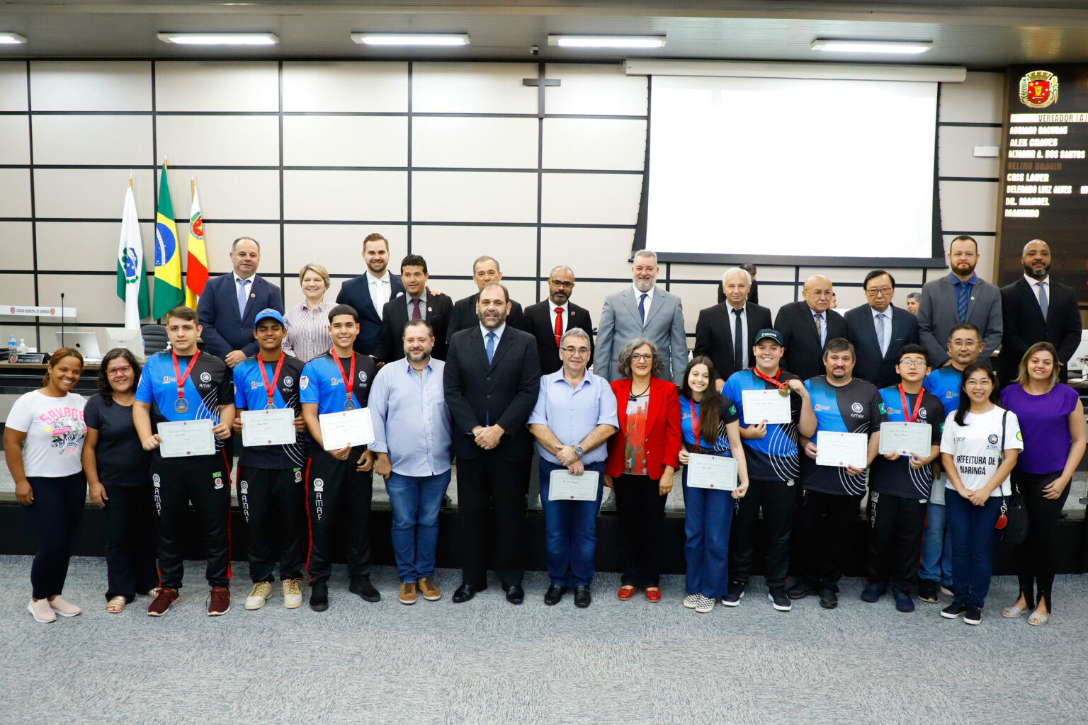 Câmara homenageia atletas, técnicos e dirigentes da Associação Maringaense de Arco e Flecha com Mérito Comunitário
