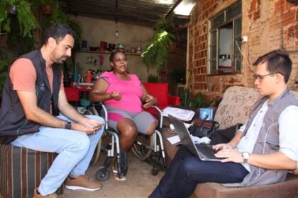 ′Procon em Domicílio′ realiza atendimento de cadeirante para renegociação de dívidas