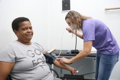 Prefeitura realiza cerca de 700 exames preventivos e aplica 2,3 mil doses de vacina contra Covid-19 em ′Dia D da Mulher′