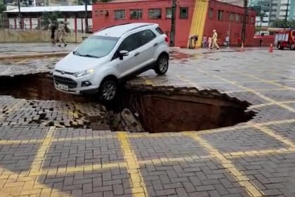 Prefeitura de Maringá informa que "cratera" foi causada por rompimento de adutora da Sanepar