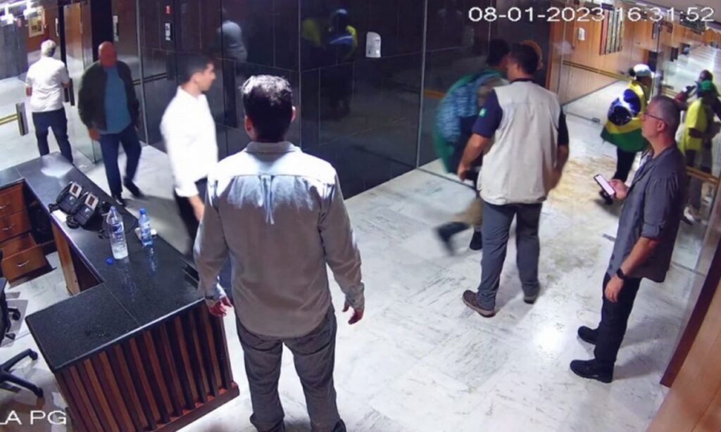 Imagens do Palácio do Planalto no dia dos atos antidemocráticos de 8 de janeiro de 2023. - Gabinete de Segurança Institucional/Reprodução