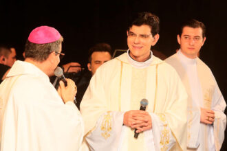 Padre Reginaldo Manzotti deve arrastar multidão para missa-show na Expoingá