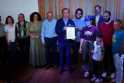 Ulisses Maia assina novos contratos do projeto ′Convite às Artes′ com 220 atividades artísticas