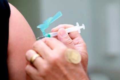 Maringá amplia horário de vacinação em mais duas UBSs a partir de segunda-feira, 15