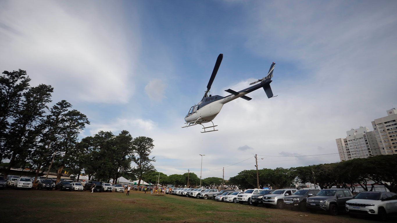 Voos panorâmicos de helicóptero sobre a Expoingá 2023 conferem dose extra de emoção