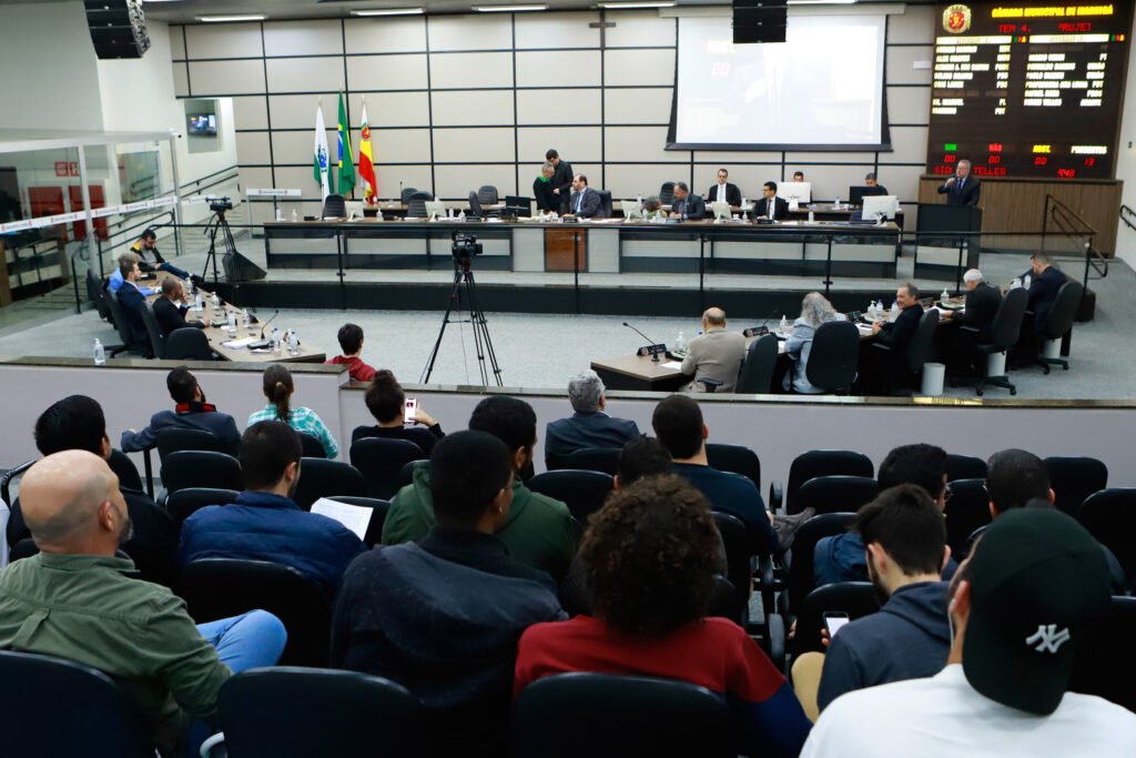 Câmara aprova criação da Secretaria da Pessoa com Deficiência e 43 novos cargos em Maringá