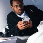 Celulares e redes sociais contribuem para a insônia