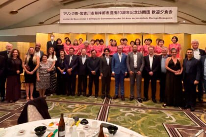 Mulheres do coral de Kakogawa no Japão cantam a canção Maringá