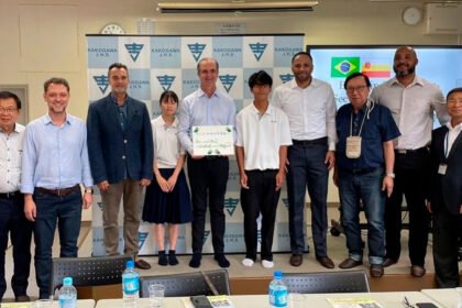 Comitiva de Maringá visita escola em Kakogawa no Japão