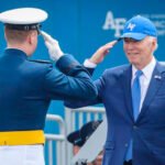 O presidente dos Estados Unidos caiu!