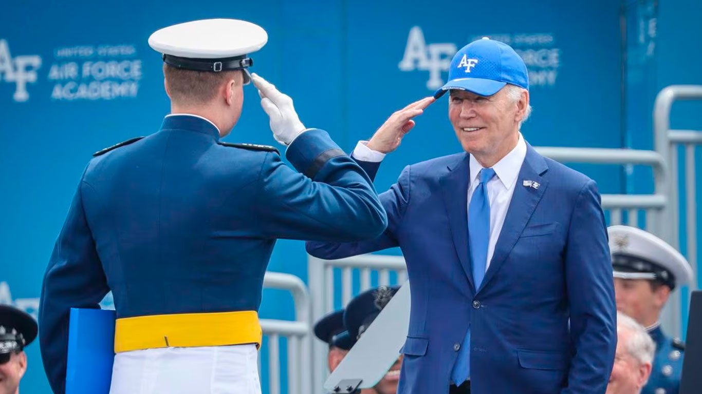 O presidente dos Estados Unidos caiu!