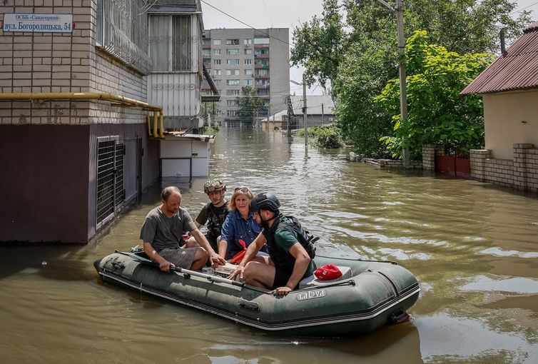Ucrânia — Kerson está em estado de emergência, após destruição de barragem