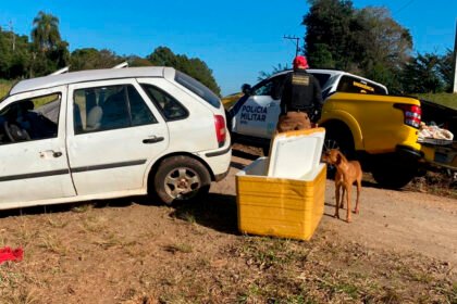Tentou fugir e capotou! Polícia prende carros com centenas de quilos de maconha