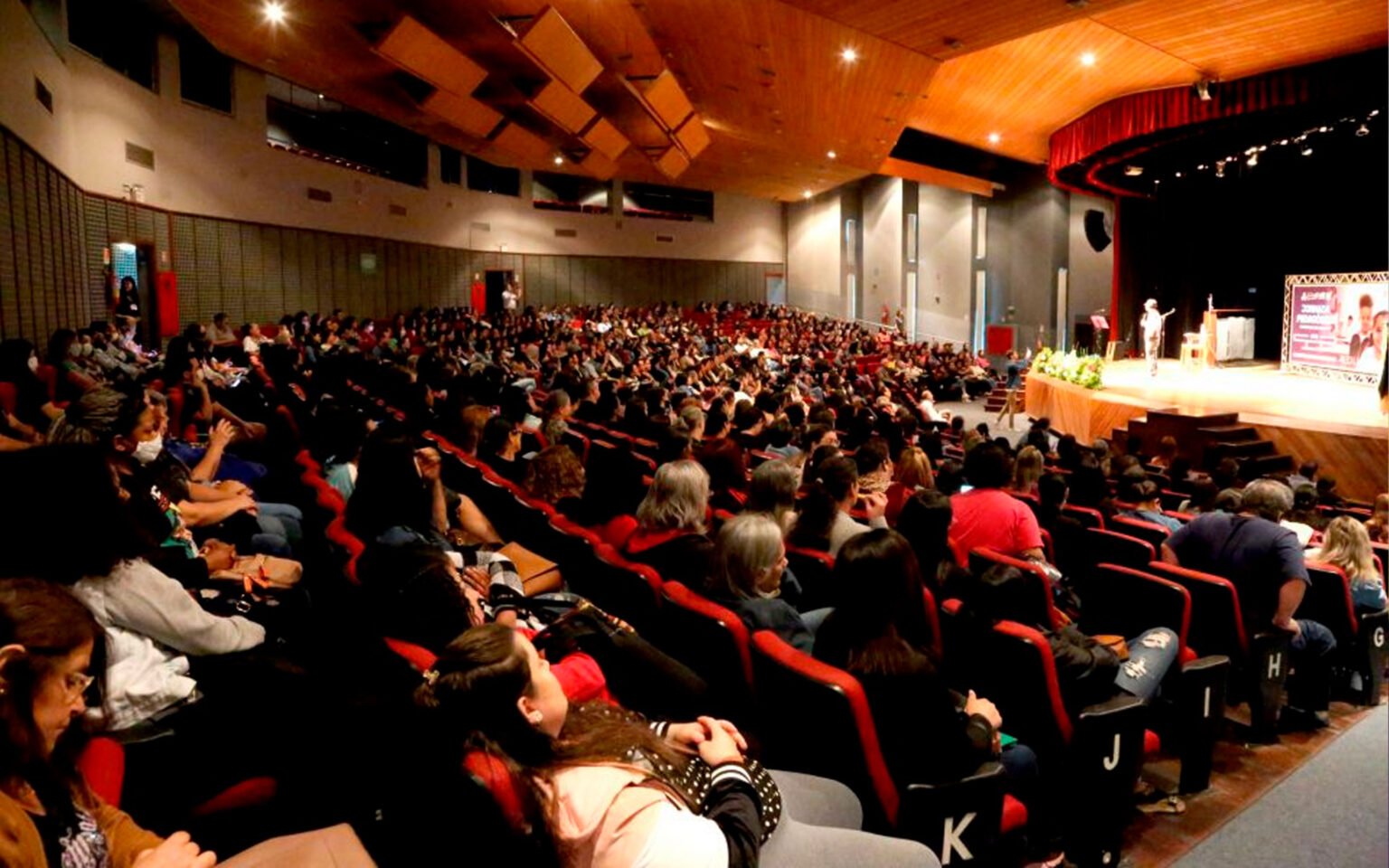 Prefeitura realiza pela primeira vez, Jornada Parental para responsáveis de alunos da rede municipal; evento será em 22 de julho com Elisama Santos