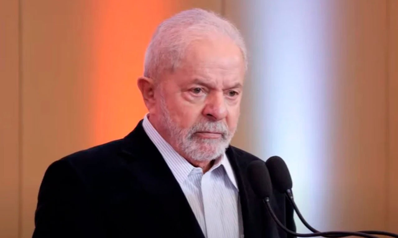 Lula passa por procedimento médico quadril direito sem intercorrências
