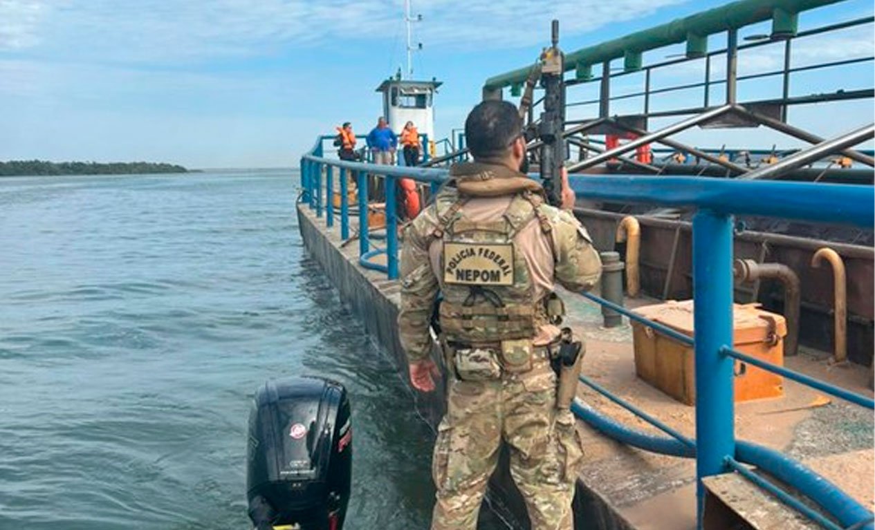 Extração ilegal de areia no Rio Paraná