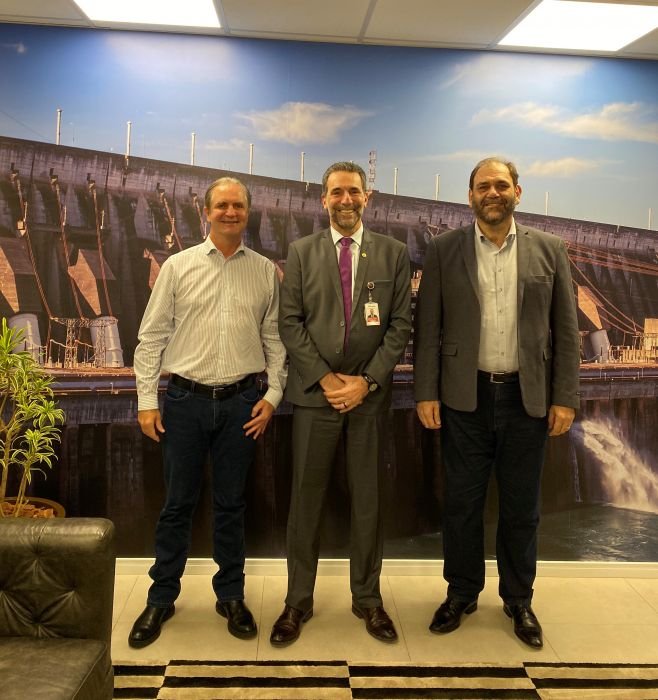 Ulisses Maia apresenta projeto da ciclovia da Avenida Tuiuti para Enio Verri diretor-geral da Itaipu, que confirma convênio para construção da obra em Maringá