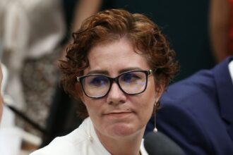 Hacker reafirma ter recebido R$ 40 mil de Carla Zambelli