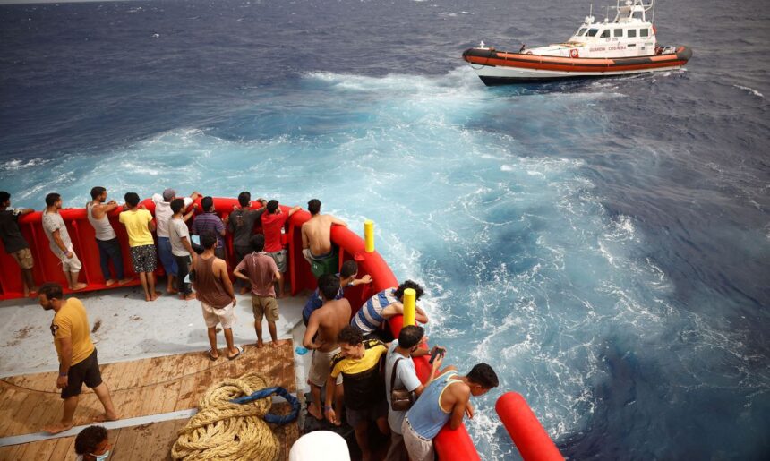 Barcos naufragam com imigrantes na Itália