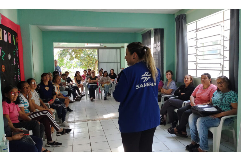 Mulheres fazem sabão ecológico