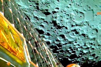 Índia pousa sonda espacial, nave não tripulada Chandrayaan-3 na superfície do polo sul da Lua.