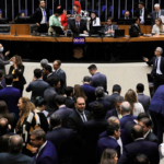 Câmara conclui votação do arcabouço fiscal.