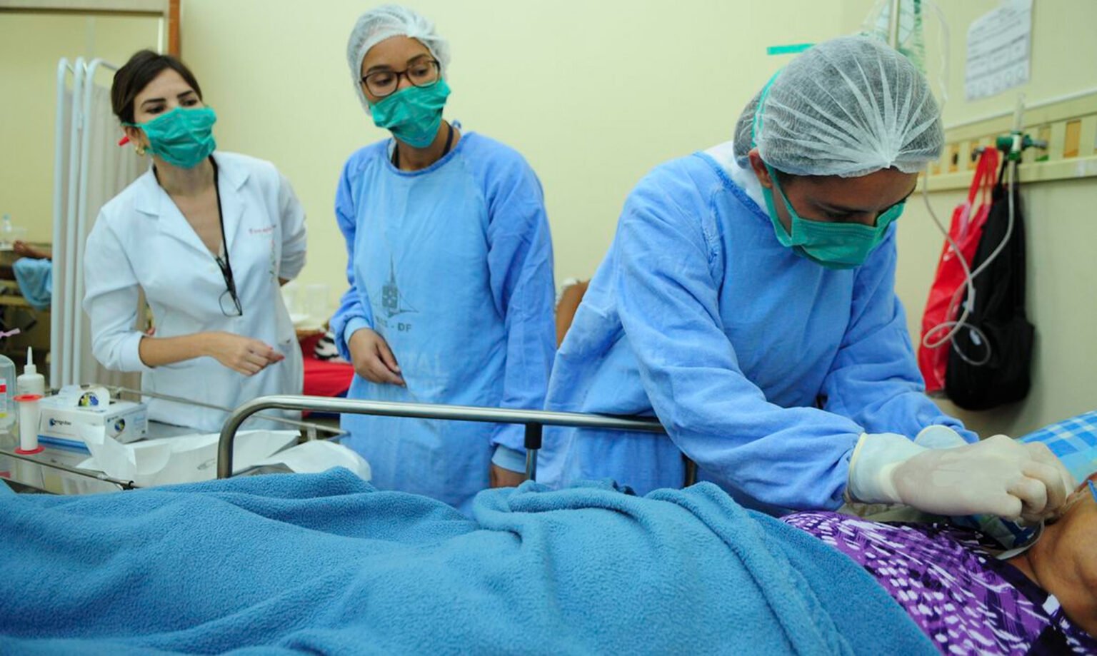 Atendimento ao paciente, hospital, pagamento do piso da enfermagem