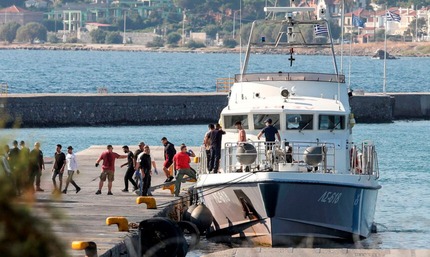 Grécia: Barco vira perto da ilha de Lesbos, na Grécia e quatro migrantes morrem