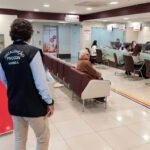 Procon vistoria laboratório atendendo reclamação de consumidores