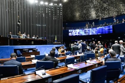 Plenário do Senado aprova MP que aumenta salário mínimo e amplia isenção do Imposto de Renda, nesta quinta, 24/08