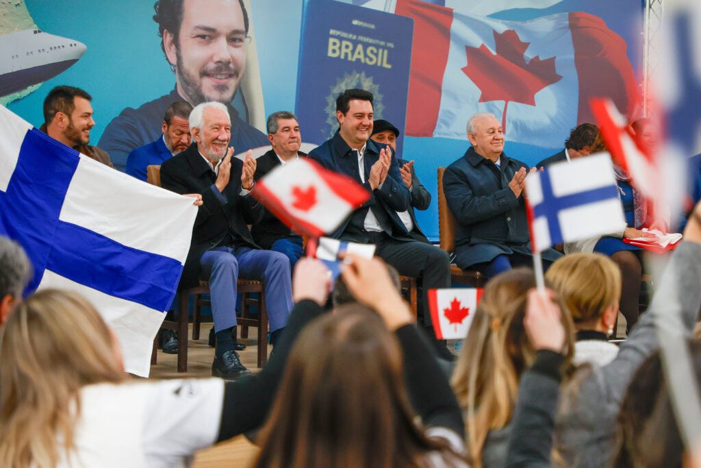 99 professores do Paraná vão embarcar em outubro para cursos no Canadá e Finlândia