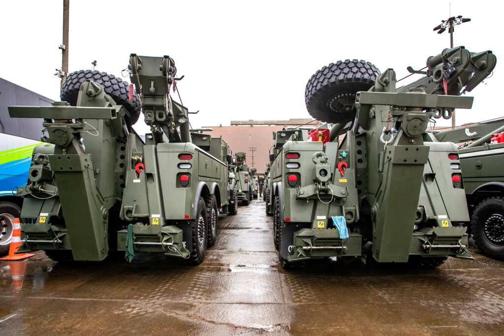 Porto de Paranaguá recebe 20 viaturas blindadas do Exército fabricadas nos EUA