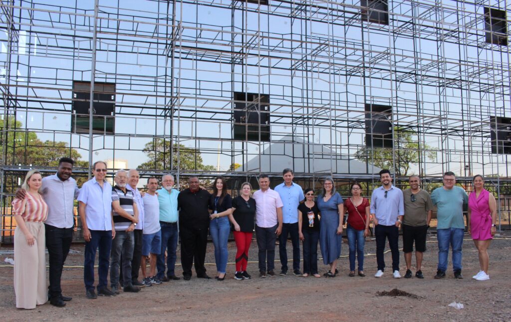 Sarandi | Apresentação das obras do novo paço municipal reuniu deputado estadual, ex-prefeitos, secretários municipais e muitos convidados