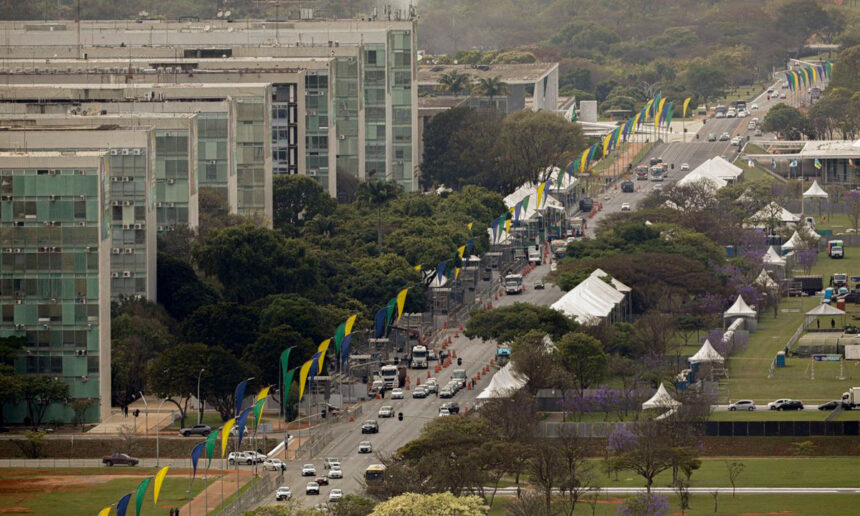 Desfile Cívico de 7 de Setembro em comemoração ao Dia da Independência do Brasil, direto de Brasília